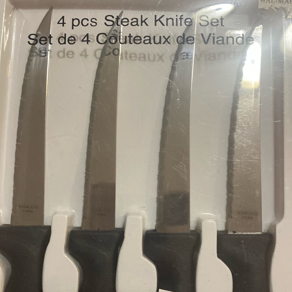 Basic steak knife set new in box